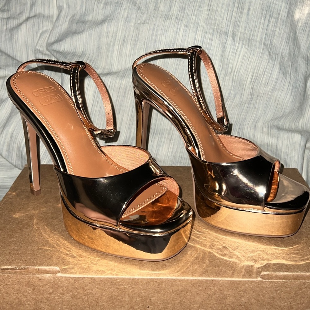 ASOS DESIGN Notice platform heel sandals rose gold size US 6 fits like US 7